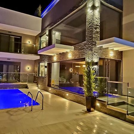Luxsuites Ofrínion Exteriör bild