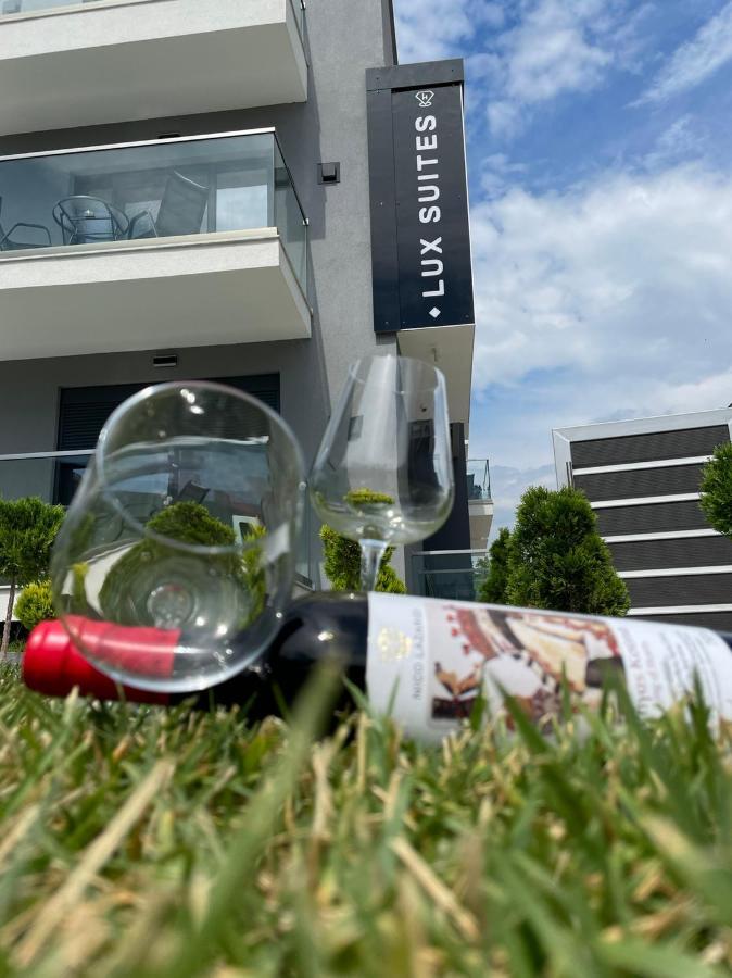 Luxsuites Ofrínion Exteriör bild